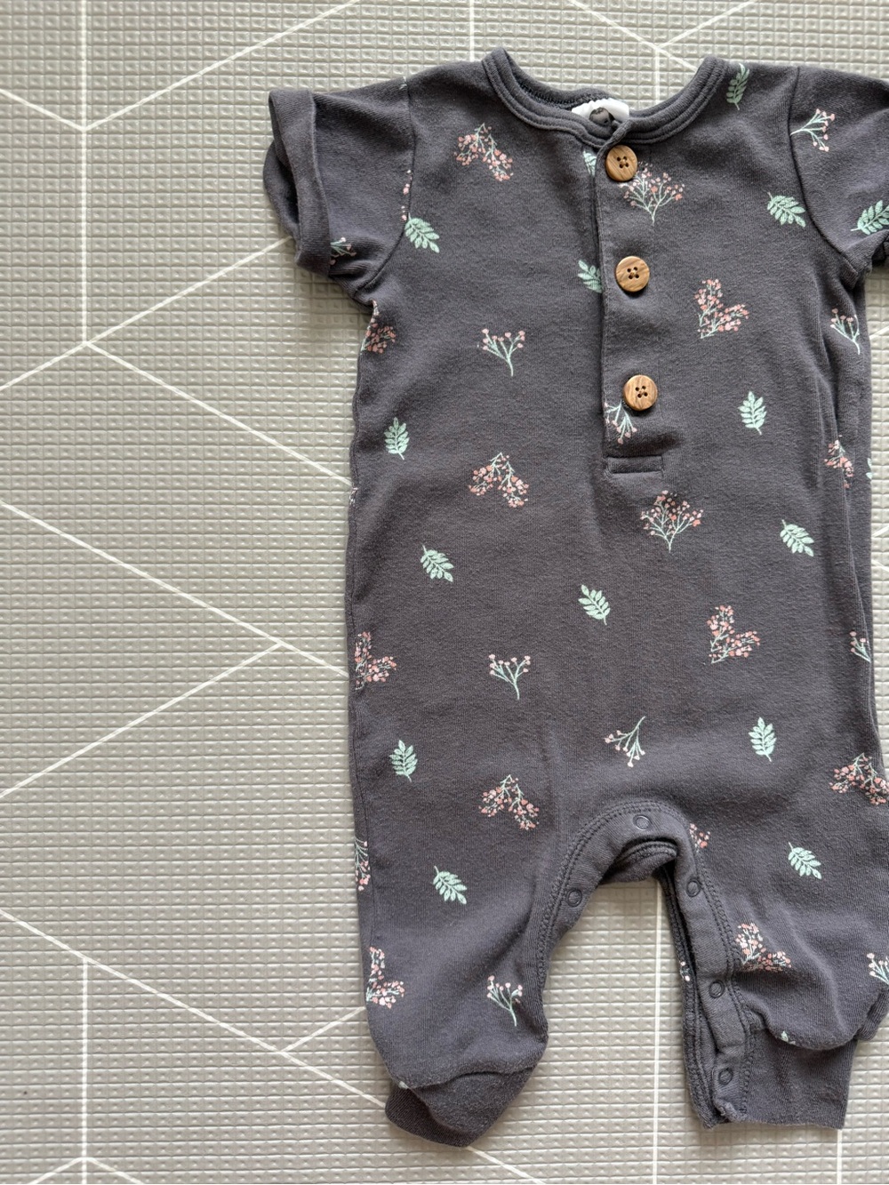 Gerber|Baby girl boho Gray ditsy Floral Short-Sleeve One-Piece Romper,buttons•••